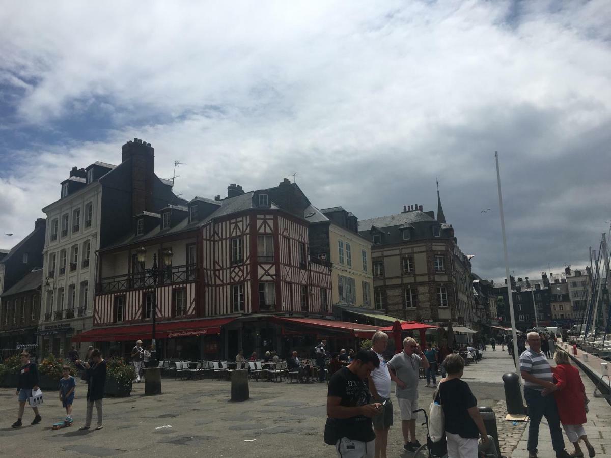 Appartement La Parenthèse Du Capucin à Honfleur Extérieur photo